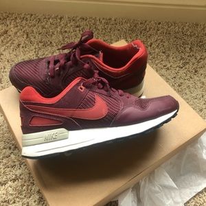 Womens’ Nike Air shoes - barely worn!